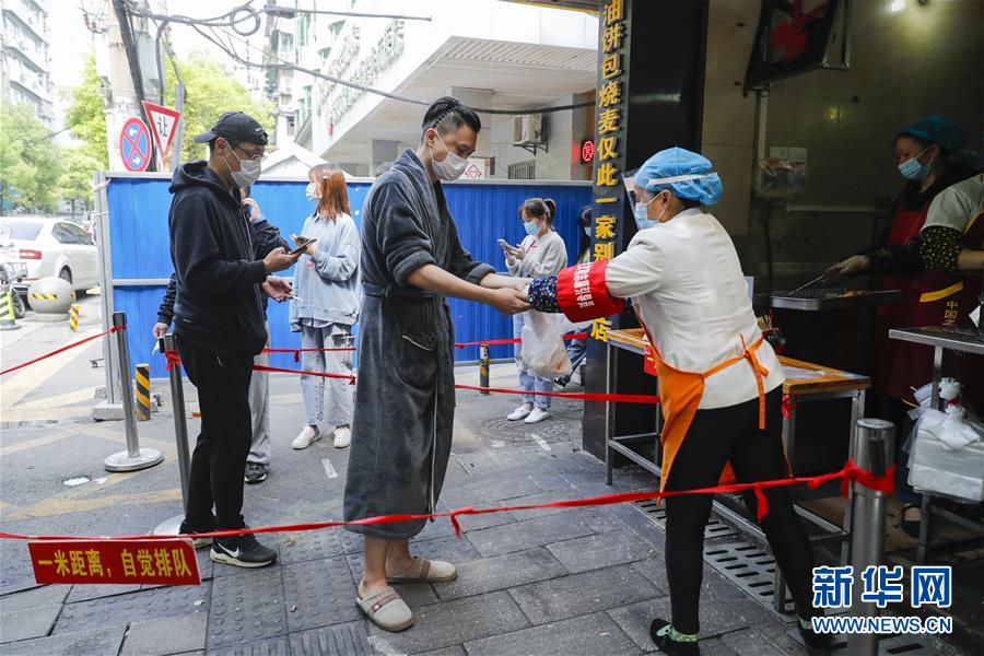 (新華全媒頭條·圖文互動)(15)江城“歸來” 不負(fù)韶華——武漢“解封”半月記