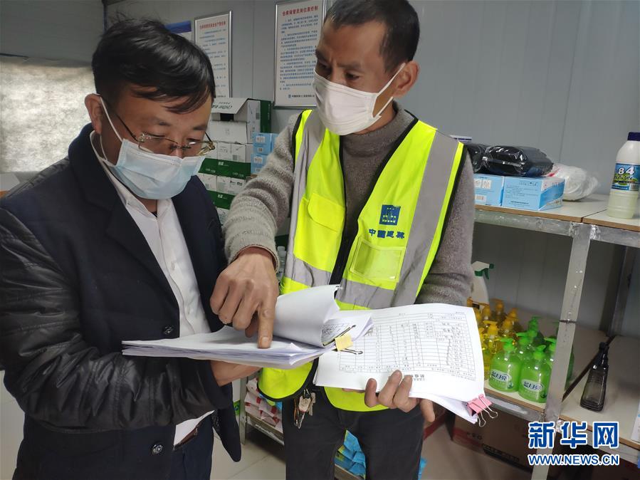 （一線抗疫群英譜&middot;圖文互動）（1）&ldquo;逆行者&rdquo;曾陽春：步行十公里，他冒雨趕赴一線
