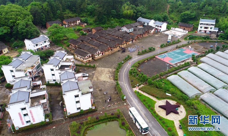 (新華全媒頭條·圖文互動(dòng))(8)歷史坐標(biāo)見證初心使命——寫在江西革命老區(qū)貧困縣全部摘帽之際