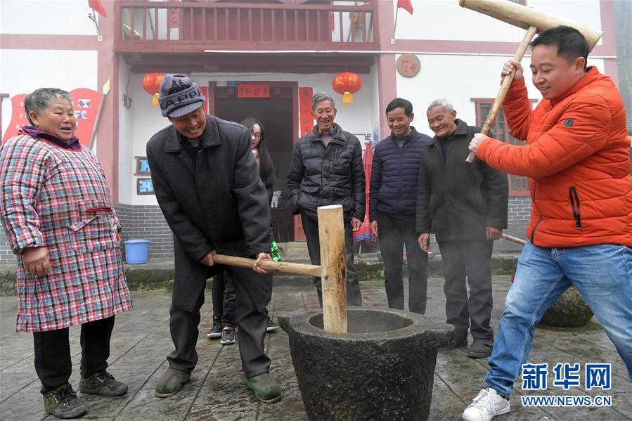 (新華全媒頭條·圖文互動(dòng))(3)歷史坐標(biāo)見證初心使命——寫在江西革命老區(qū)貧困縣全部摘帽之際