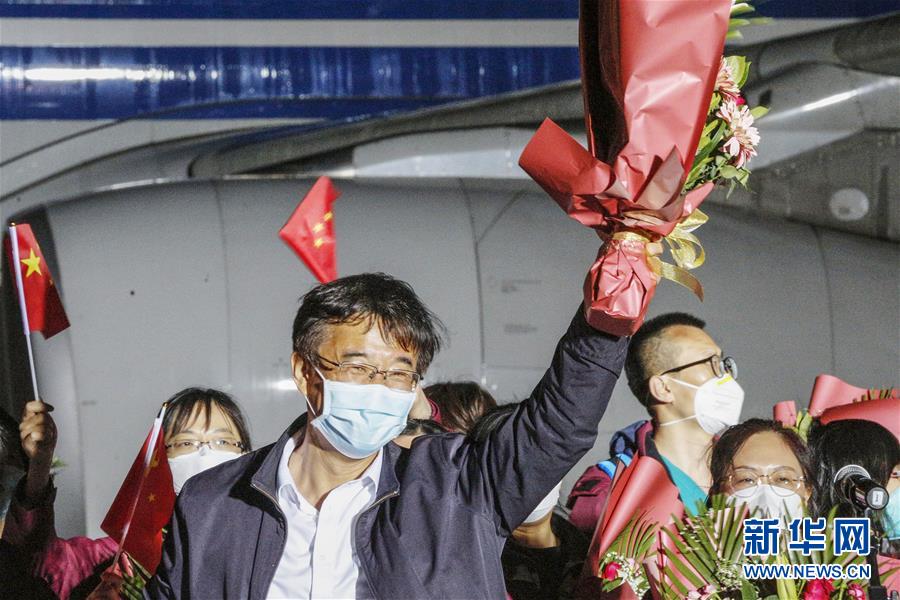 （聚焦疫情防控&middot;圖文互動）（9）分秒必爭！一切為了治病救人&mdash;&mdash;中國抗疫生命至上的生動實踐