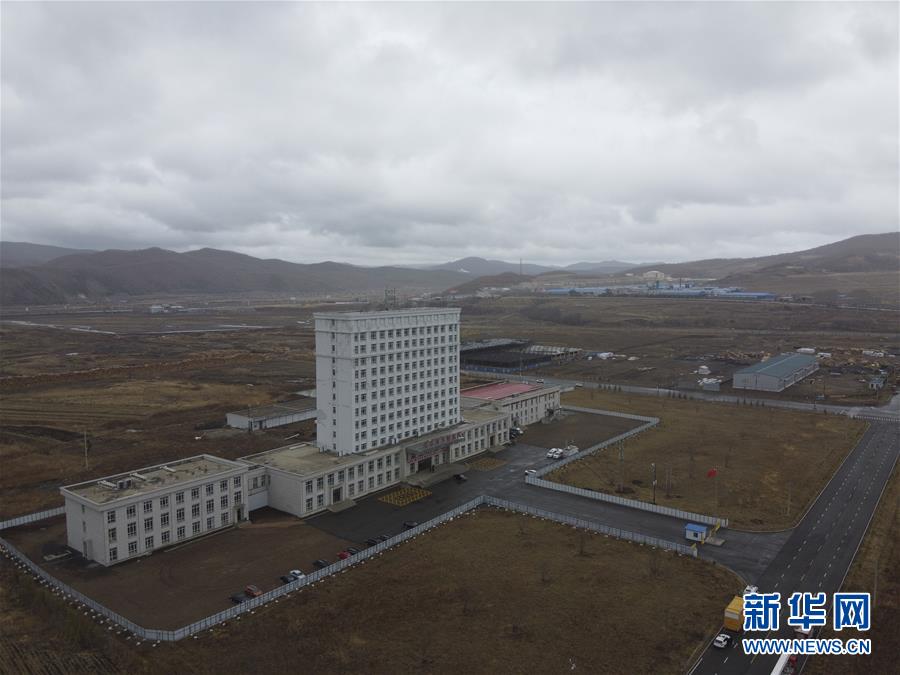 (在習(xí)近平新時(shí)代中國特色社會主義思想指引下——新時(shí)代新作為新篇章·習(xí)近平總書記關(guān)切事·圖文互動)(1)祛疫未竟 征衣不解——綏芬河小城的抗疫故事