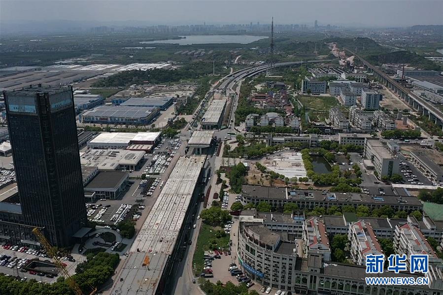 （在習(xí)近平新時代中國特色社會主義思想指引下&mdash;&mdash;新時代新作為新篇章&middot;習(xí)近平總書記關(guān)切事&middot;圖文互動）（3）新機(jī)遇、新引擎&mdash;&mdash;重大工程重大項(xiàng)目建設(shè)新動向觀察