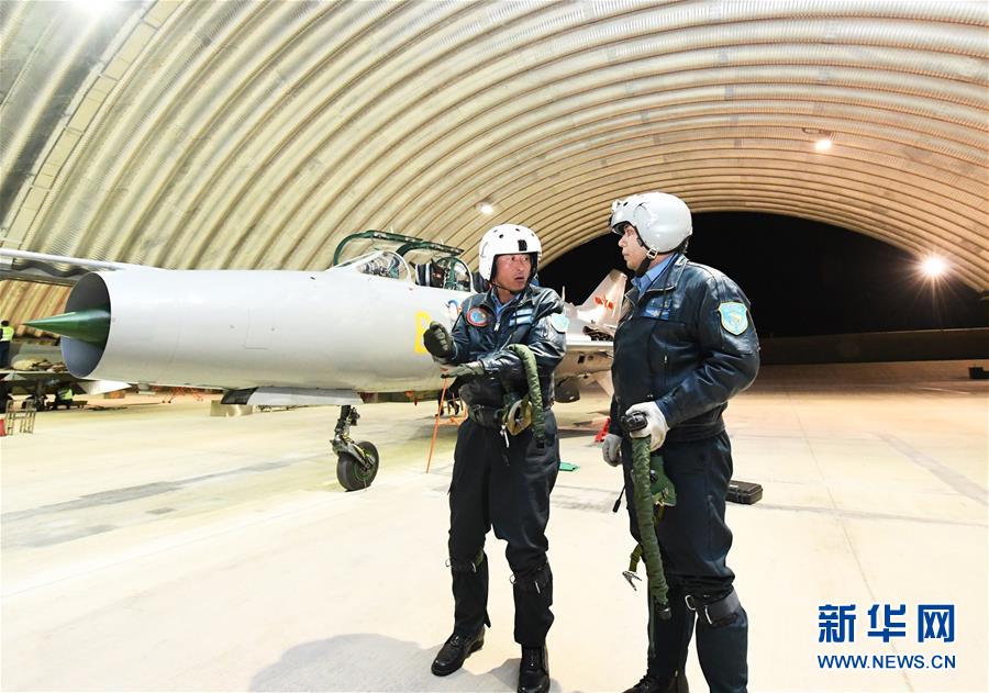 （圖文互動）（5）5290小時！中國空軍殲擊機飛行紀錄保持者光榮停飛