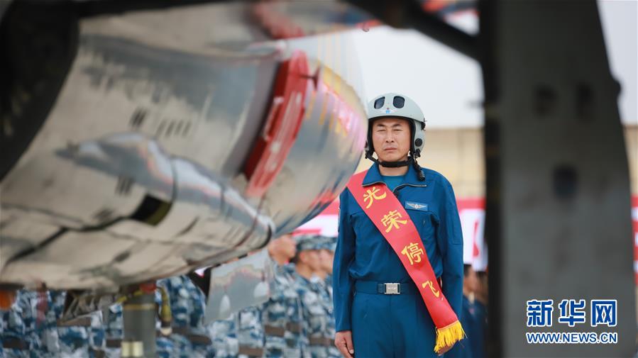 （圖文互動）（7）5290小時！中國空軍殲擊機飛行紀錄保持者光榮停飛