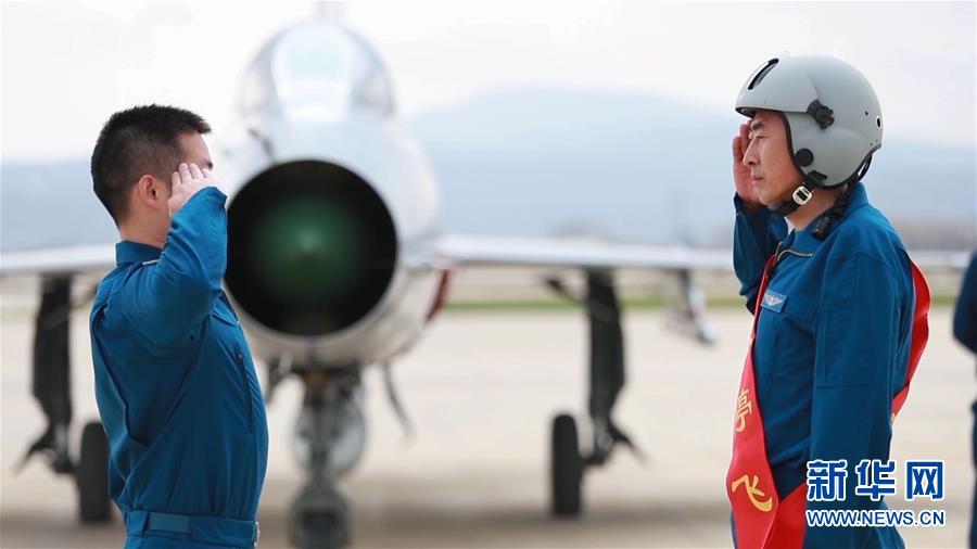 （圖文互動）（8）5290小時！中國空軍殲擊機飛行紀錄保持者光榮停飛
