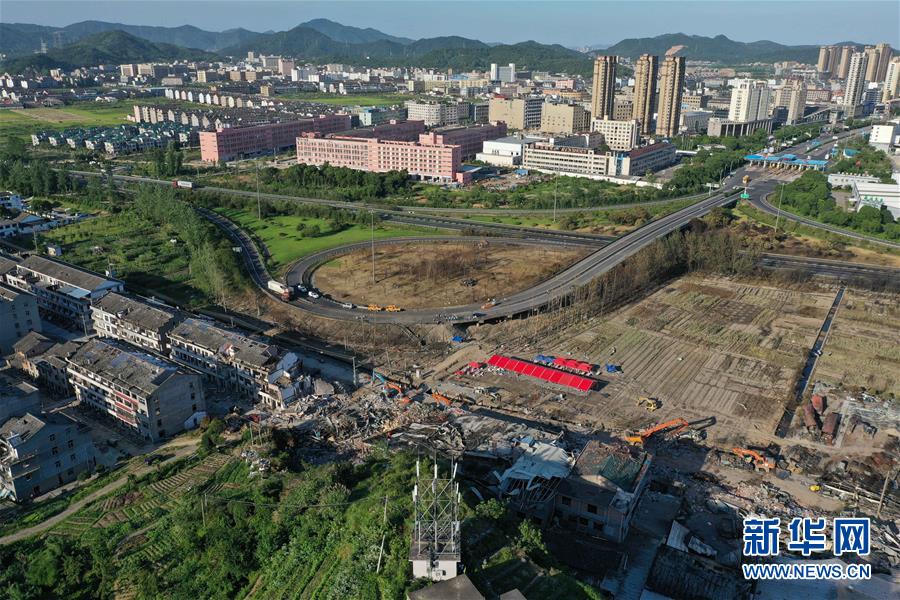 (社會(huì))(1)國(guó)務(wù)院安委會(huì)決定對(duì)浙江溫嶺槽罐車爆炸事故查處實(shí)行掛牌督辦