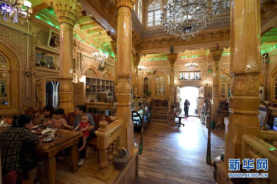 (決戰(zhàn)決勝脫貧攻堅·聚焦“三區(qū)三州”·圖文互動)(5)“古老”和田展現(xiàn)新時尚