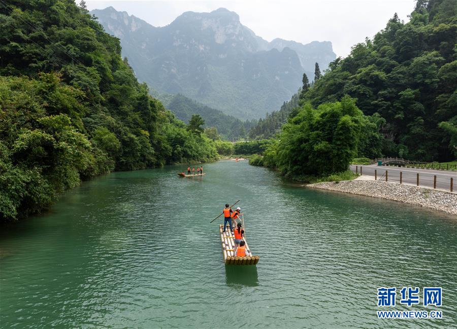 (新華全媒頭條·圖文互動(dòng))(1)線上線下消費(fèi)升溫 文旅活動(dòng)邁上“云端”——端午假期透視我國(guó)經(jīng)濟(jì)高質(zhì)量發(fā)展新動(dòng)力