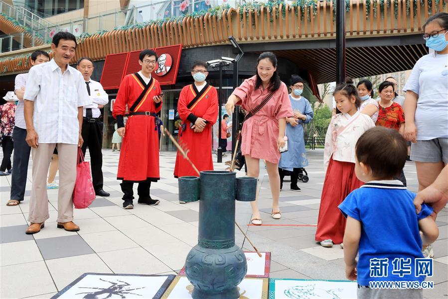 (新華全媒頭條·圖文互動(dòng))(6)線上線下消費(fèi)升溫 文旅活動(dòng)邁上“云端”——端午假期透視我國(guó)經(jīng)濟(jì)高質(zhì)量發(fā)展新動(dòng)力