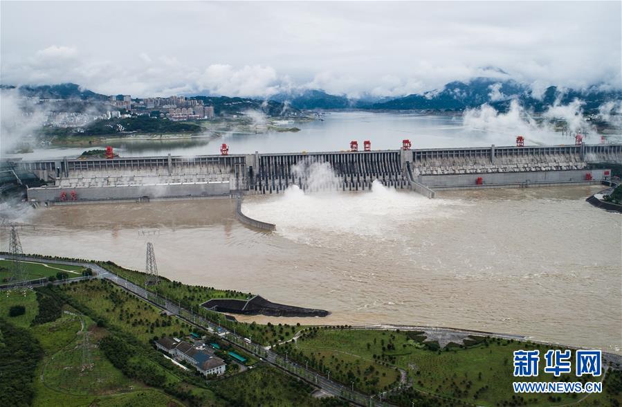 (環(huán)境)(1)三峽工程今年首次泄洪 近期或迎新一輪洪水