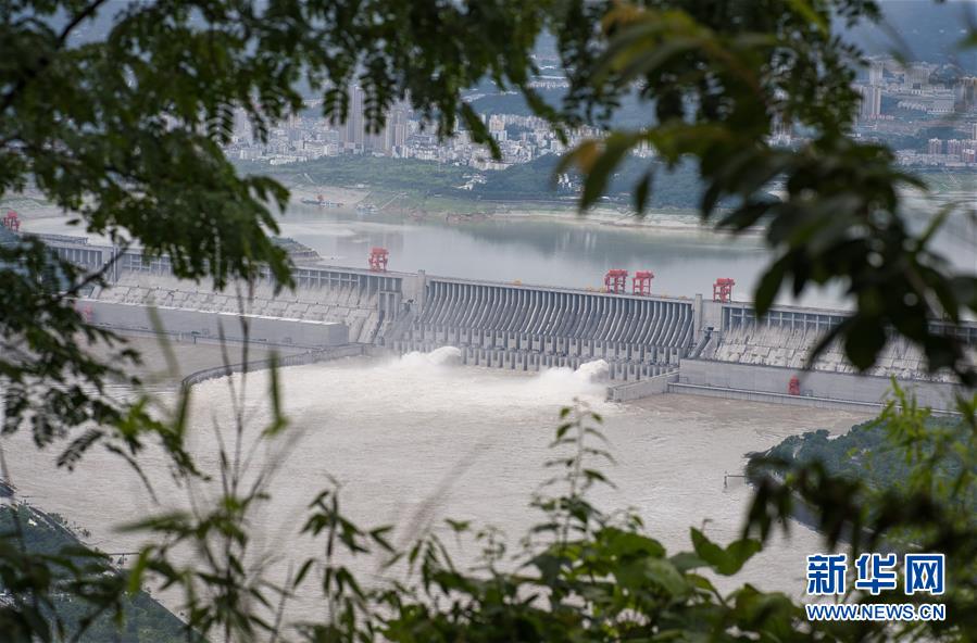 (環(huán)境)(2)三峽工程今年首次泄洪 近期或迎新一輪洪水