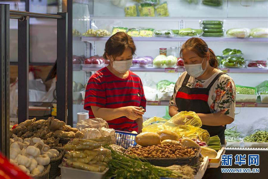 （圖文互動）（3）告別臟亂，留住溫情&mdash;&mdash;上海鬧市小菜場見聞