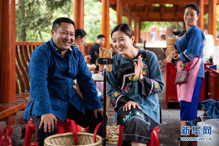 （新華全媒頭條&middot;走向我們的小康生活&middot;圖文互動(dòng)）（10）那山，那人，那苗寨&mdash;&mdash;十八洞村三代人的奮斗史