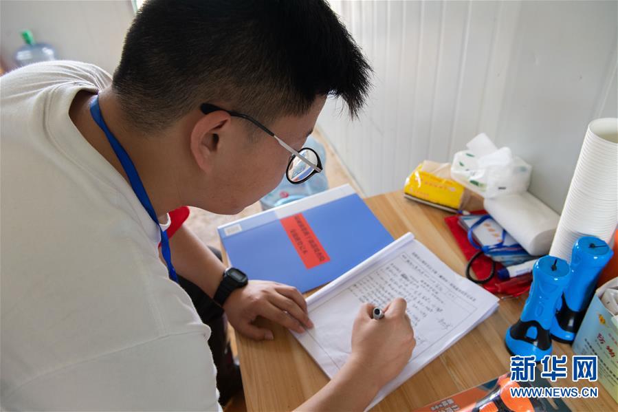 （防汛抗洪&middot;圖文互動）（4）在大堤上成長，為人民守護&mdash;&mdash;洪水中的青年&ldquo;生力軍&rdquo;