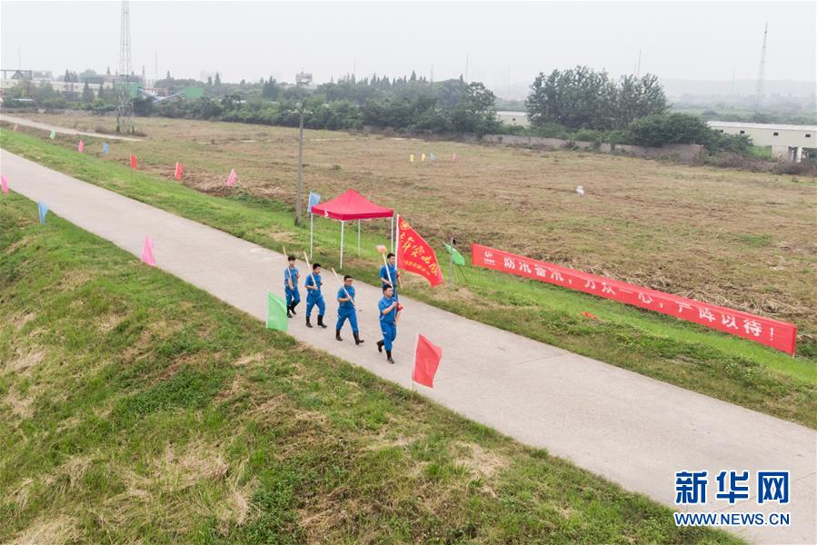 （防汛抗洪&middot;圖文互動）（7）在大堤上成長，為人民守護&mdash;&mdash;洪水中的青年&ldquo;生力軍&rdquo;