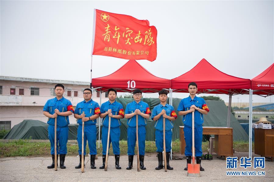 （防汛抗洪&middot;圖文互動）（8）在大堤上成長，為人民守護&mdash;&mdash;洪水中的青年&ldquo;生力軍&rdquo;