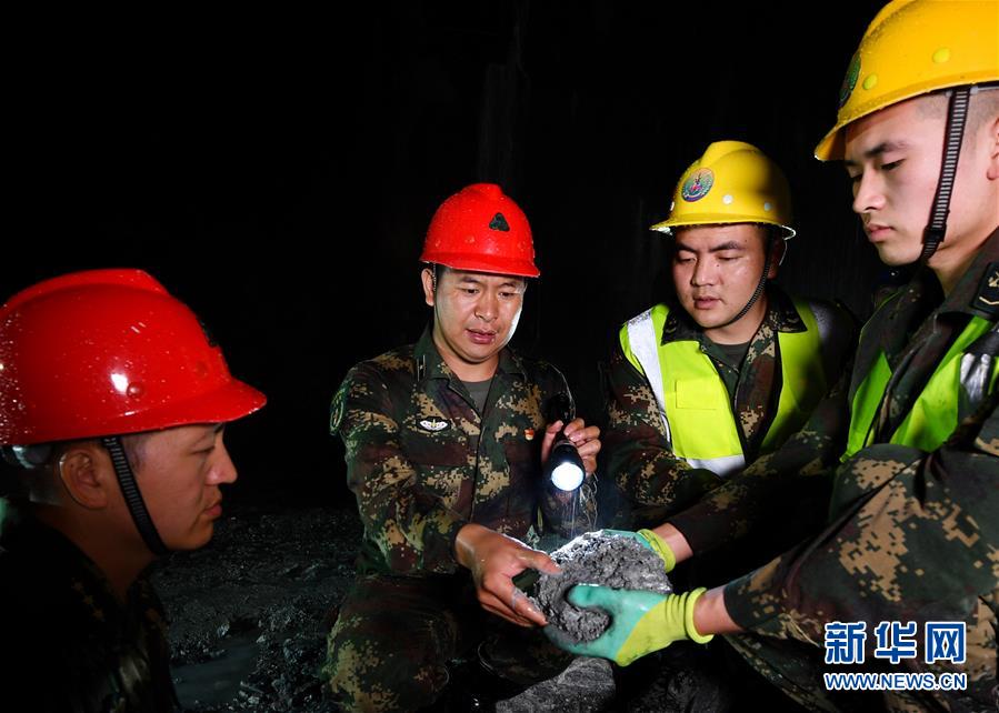 （軍事&middot;圖文互動）（3）為導(dǎo)彈筑巢的&ldquo;彝族雄鷹&rdquo;&mdash;&mdash;記&ldquo;最美新時代革命軍人&rdquo;沙子呷