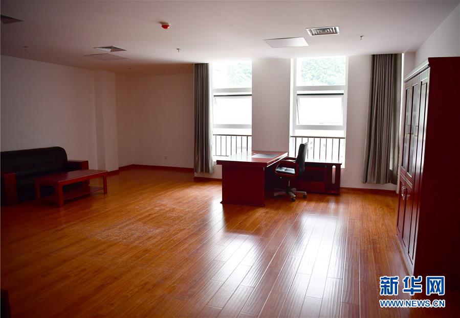 （新華視點(diǎn)&middot;圖文互動）（6）學(xué)校建漂亮點(diǎn)本無錯，為何這所&ldquo;豪華中學(xué)&rdquo;讓人困惑？