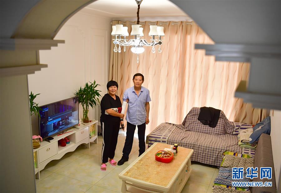 （走向我們的小康生活&middot;圖文互動）（2）&ldquo;樓上過日子，樓下賺票子&rdquo;&mdash;&mdash;來自陜西安康的易地扶貧搬遷一線觀察