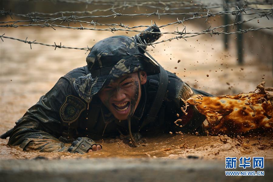 （在習(xí)近平強(qiáng)軍思想指引下&middot;我們?cè)趹?zhàn)位報(bào)告&middot;圖文互動(dòng)）（2）駐澳門(mén)部隊(duì)：濠江之畔，最可愛(ài)的人