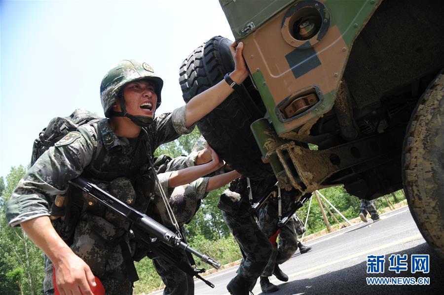 (在習(xí)近平強(qiáng)軍思想指引下·我們在戰(zhàn)位報告·圖文互動)(2)數(shù)字化勁旅的“士兵突擊”——陸軍第82集團(tuán)軍某部牢記囑托練兵備戰(zhàn)記事