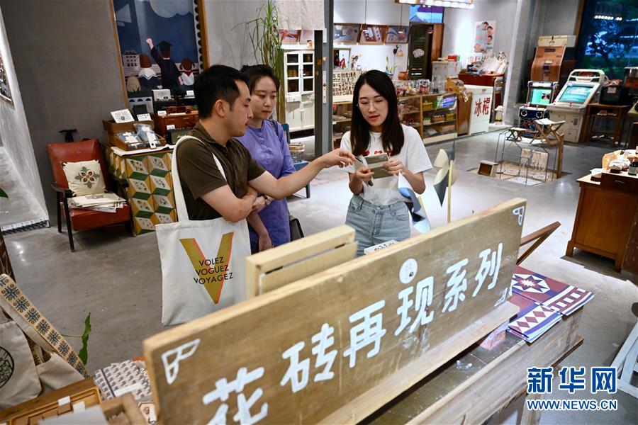 (特區(qū)40年·圖文互動(dòng))(3)老廠房變身“夢(mèng)工廠”折射廈門(mén)經(jīng)濟(jì)特區(qū)40年變遷