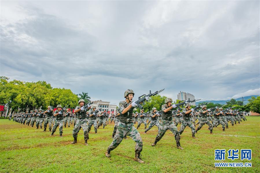 （在習(xí)近平強(qiáng)軍思想指引下&middot;我們在戰(zhàn)位報(bào)告&middot;圖文互動）（2）千里移防，鐵心跟黨走&mdash;&mdash;南部戰(zhàn)區(qū)陸軍第75集團(tuán)軍某紅軍旅政治建軍、練兵備戰(zhàn)記事