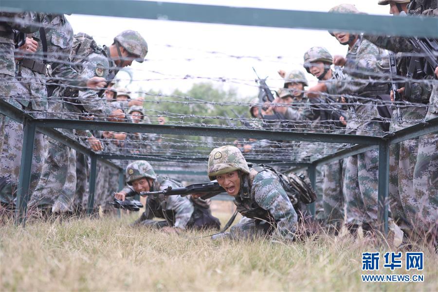 （在習(xí)近平強(qiáng)軍思想指引下&middot;我們在戰(zhàn)位報(bào)告&middot;圖文互動）（3）千里移防，鐵心跟黨走&mdash;&mdash;南部戰(zhàn)區(qū)陸軍第75集團(tuán)軍某紅軍旅政治建軍、練兵備戰(zhàn)記事