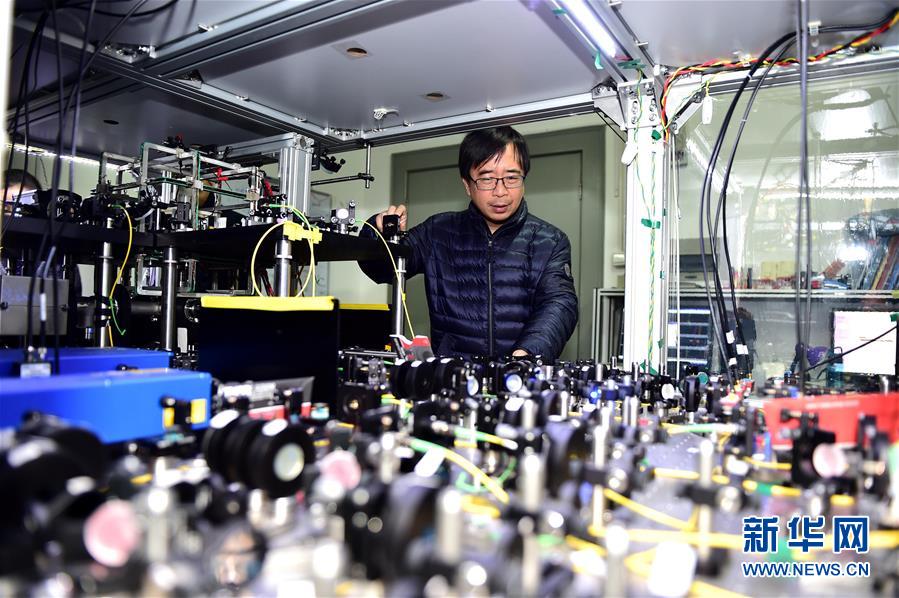 (在習(xí)近平新時代中國特色社會主義思想指引下——新時代新作為新篇章·習(xí)近平總書記關(guān)切事·圖文互動)(2)探“微觀世界” 抓“關(guān)鍵變量”——我國科學(xué)家與量子“糾纏”的故事