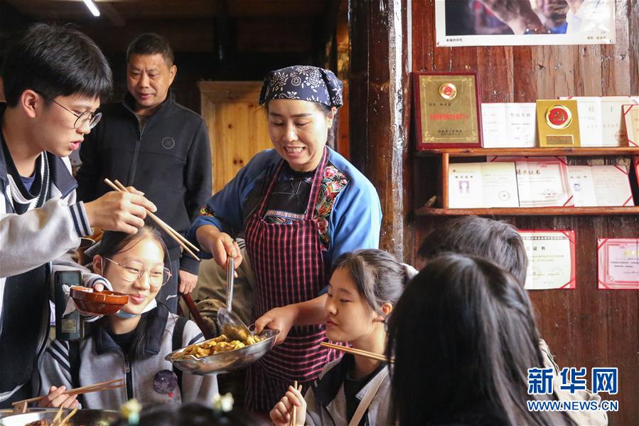 （在習(xí)近平新時(shí)代中國特色社會(huì)主義思想指引下&mdash;&mdash;新時(shí)代新作為新篇章&middot;習(xí)近平總書記關(guān)切事&middot;圖文互動(dòng)）（4）精準(zhǔn)扶貧7年，十八洞村&ldquo;長&rdquo;出10余種新職業(yè)