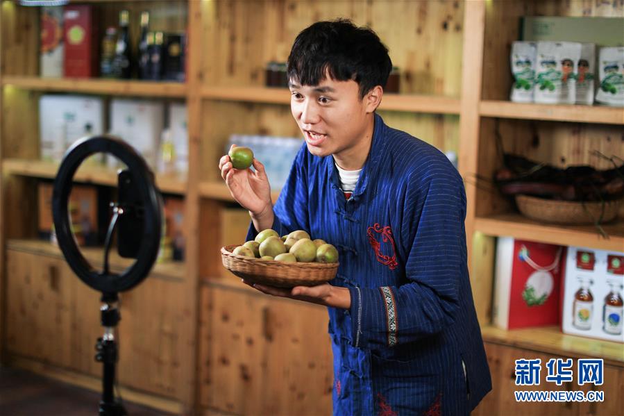 （在習(xí)近平新時(shí)代中國特色社會(huì)主義思想指引下&mdash;&mdash;新時(shí)代新作為新篇章&middot;習(xí)近平總書記關(guān)切事&middot;圖文互動(dòng)）（5）精準(zhǔn)扶貧7年，十八洞村&ldquo;長&rdquo;出10余種新職業(yè)