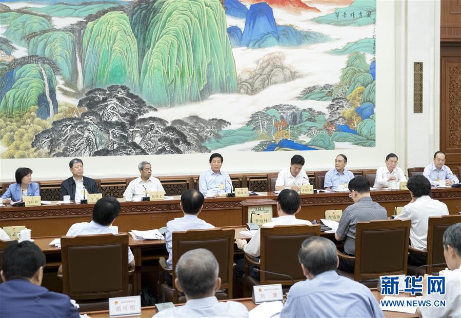 (時(shí)政)十三屆全國(guó)人大常委會(huì)第四次會(huì)議分組審議大氣污染防治法執(zhí)法檢查報(bào)告等 栗戰(zhàn)書參加審議