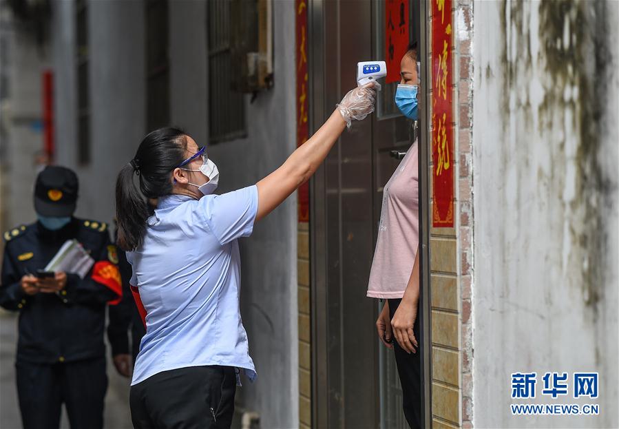 （在習(xí)近平新時(shí)代中國(guó)特色社會(huì)主義思想指引下&mdash;&mdash;新時(shí)代新作為新篇章&middot;習(xí)近平總書(shū)記關(guān)切事）（3）&ldquo;平凡英雄&rdquo;的力量&mdash;&mdash;致敬堅(jiān)守戰(zhàn)&ldquo;疫&rdquo;一線的社區(qū)工作者 