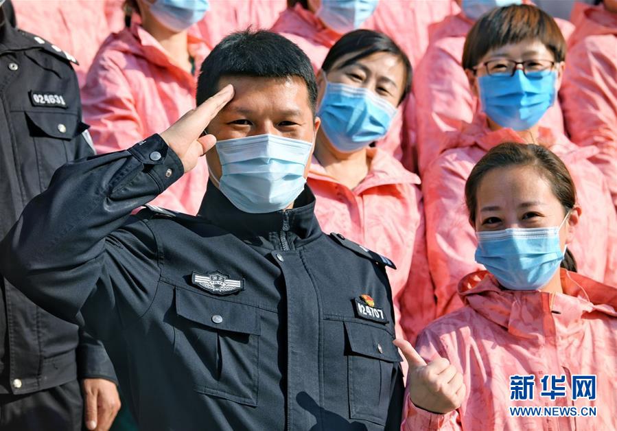 （習(xí)近平致敬的戰(zhàn)&ldquo;疫&rdquo;英雄&middot;公安干警篇&middot;圖文互動）（1）他們，抗疫一線鑄警魂