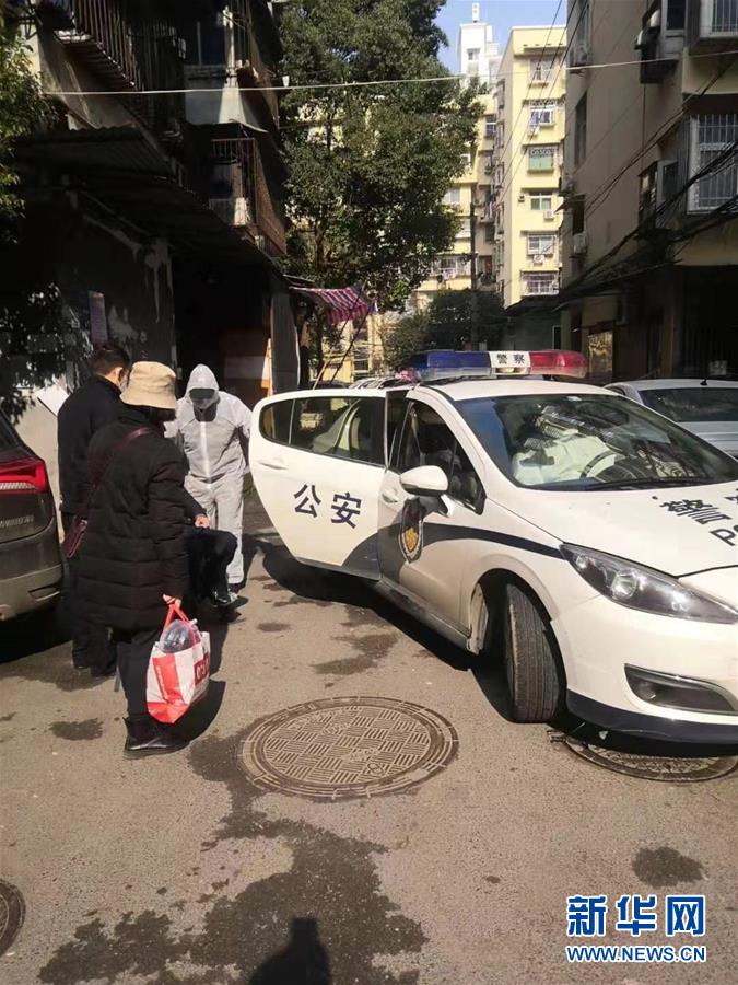（習(xí)近平致敬的戰(zhàn)&ldquo;疫&rdquo;英雄&middot;公安干警篇&middot;圖文互動）（5）他們，抗疫一線鑄警魂