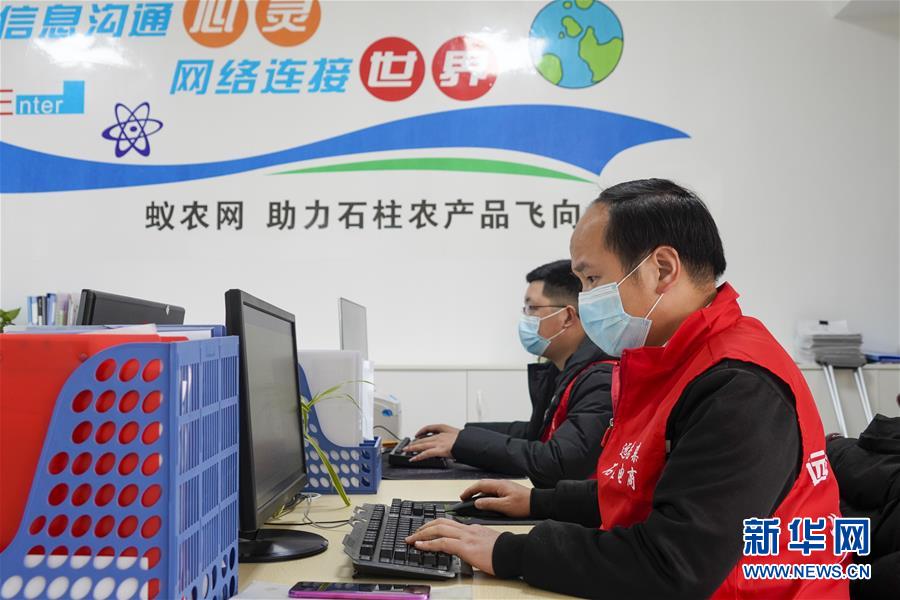 (在習(xí)近平新時(shí)代中國(guó)特色社會(huì)主義思想指引下——新時(shí)代新作為新篇章·習(xí)近平總書(shū)記關(guān)切事·圖文互動(dòng))(2)順勢(shì)而為開(kāi)新局——新就業(yè)形態(tài)發(fā)展觀察