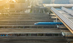 在沒有路的地方，中國探出一條條新路