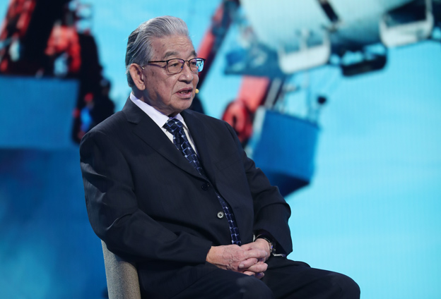 中華民族實(shí)現(xiàn)了可上九天攬?jiān)?，可下五洋捉鱉的宏偉夙愿