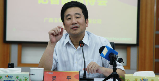 玉柴集團(tuán)公司董事局主席晏平&mdash;&mdash;大家可能不一定認(rèn)識我，但是大家一定坐過裝配玉柴發(fā)動機(jī)的客車、公交車，因?yàn)橛癫癜l(fā)動機(jī)裝配在全國超過60%的客車、公交車上。玉柴發(fā)動機(jī)能夠陪伴大家上班、回家、逛街，我很自豪。我們將繼續(xù)制造更多更好的綠色產(chǎn)品，造福社會和百姓。