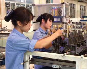 見過發(fā)動機(jī)是如何裝配的嗎？