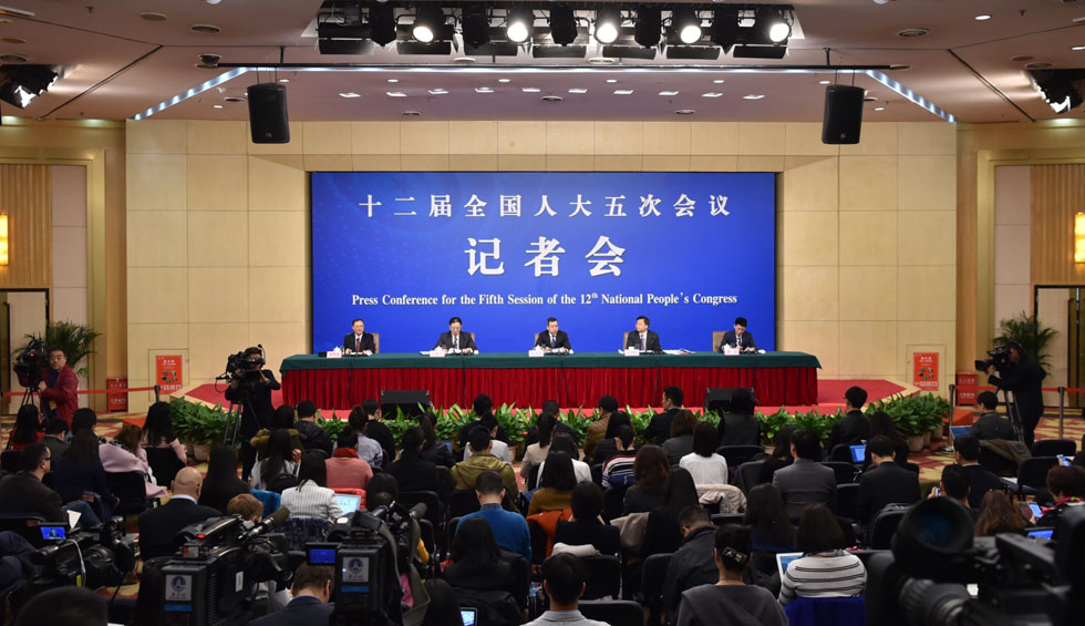 回放:三位全國人大相關(guān)負(fù)責(zé)人就“民法總則草案”答問