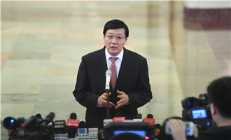 全國(guó)社?；鹄硎聲?huì)理事長(zhǎng)樓繼偉接受采訪