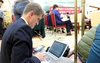 在你看不見的角落，中外記者這樣工作