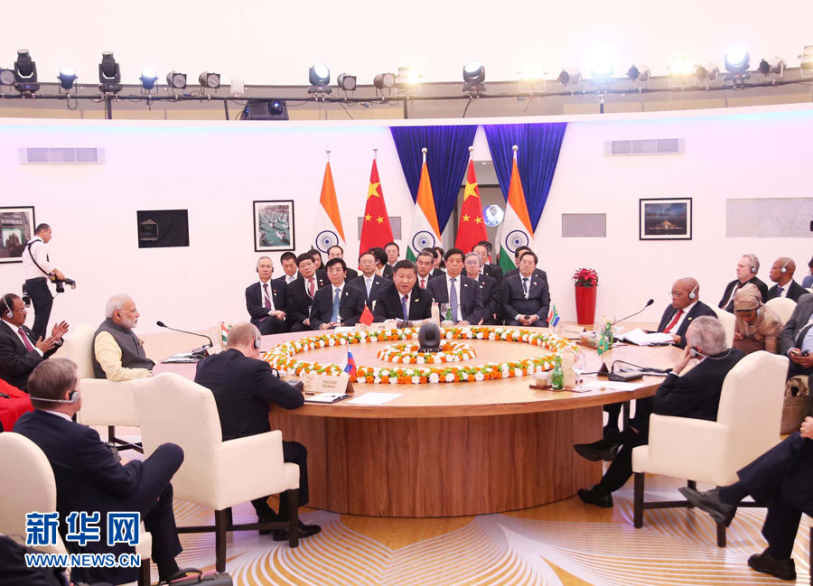 10月16日，金磚國家領(lǐng)導(dǎo)人第八次會晤在印度果阿舉行。中國國家主席習(xí)近平、印度總理莫迪、南非總統(tǒng)祖馬、巴西總統(tǒng)特梅爾、俄羅斯總統(tǒng)普京出席。習(xí)近平發(fā)表題為《堅(jiān)定信心　共謀發(fā)展》的重要講話。新華社記者姚大偉攝 