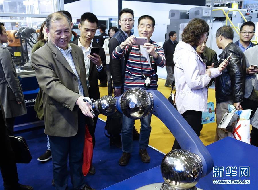 (新華全媒頭條·聚焦進(jìn)口博覽會·圖文互動)(6)在開放中匯聚強(qiáng)勁動能——從首屆進(jìn)博會觀察全球創(chuàng)新發(fā)展走向