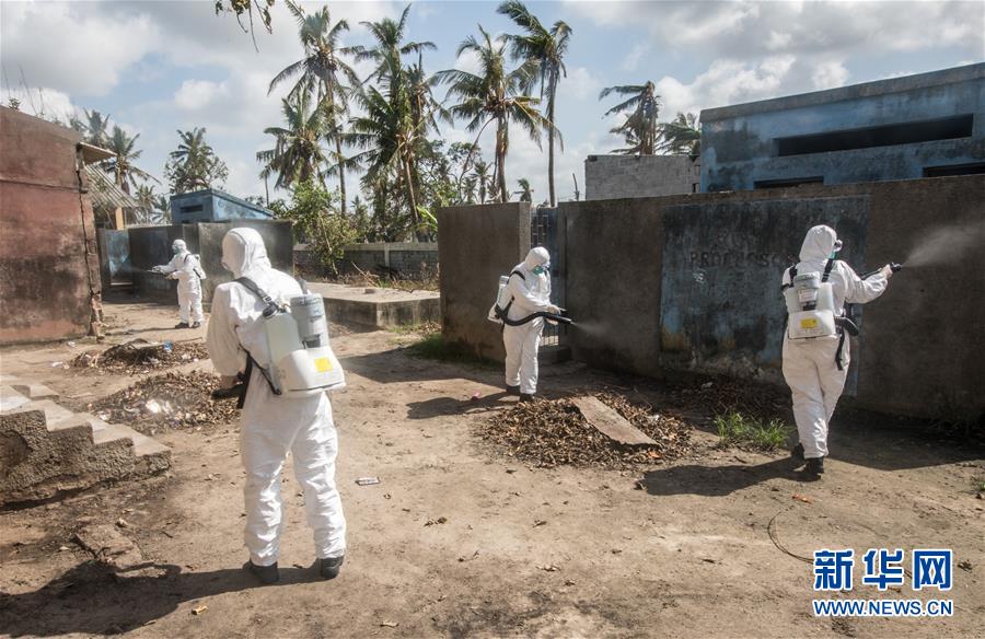 (國際·圖文互動(dòng))(1)與時(shí)間賽跑——中國救援隊(duì)成為莫桑比克災(zāi)后防疫重要力量