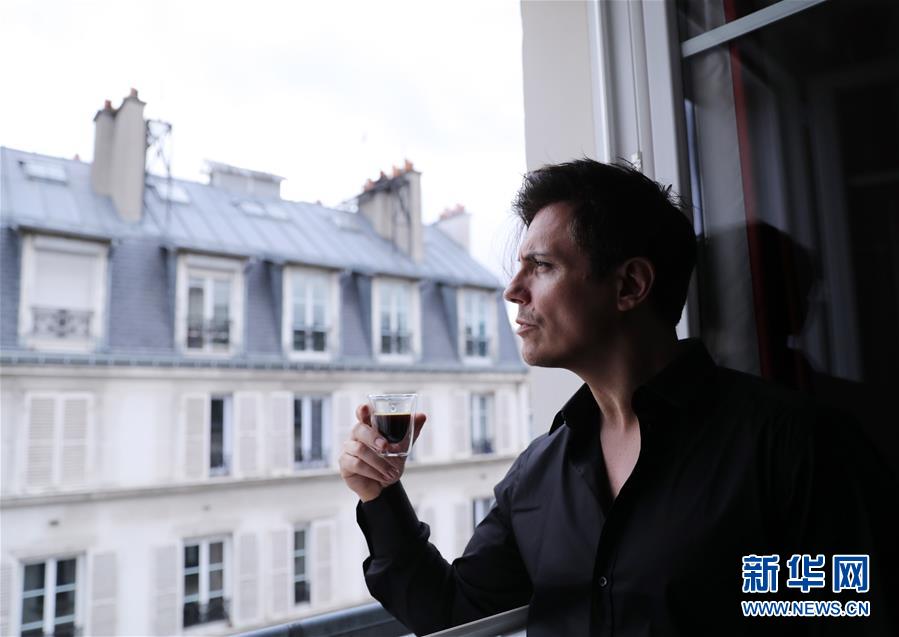 （國際&middot;圖文互動(dòng)）（5）通訊：手牽手，我們共同驅(qū)散陰霾&mdash;&mdash;法國音樂人創(chuàng)作抗疫歌曲背后的故事