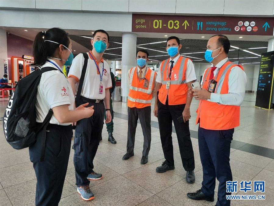 （國際疫情&middot;圖文互動）（4）&ldquo;工作忙碌又細致，經(jīng)驗豐富又專業(yè)&rdquo;&mdash;&mdash;一名柬埔寨青年眼中的中國援柬抗疫醫(yī)療專家組