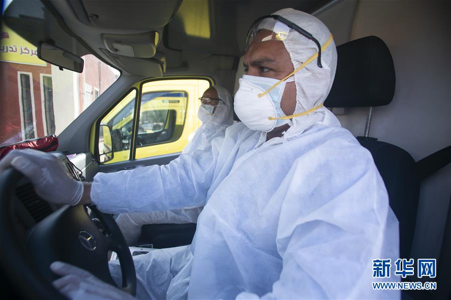 (國(guó)際疫情·圖文互動(dòng))(10)通訊:埃及救護(hù)車(chē)?yán)锏?ldquo;逆行者”